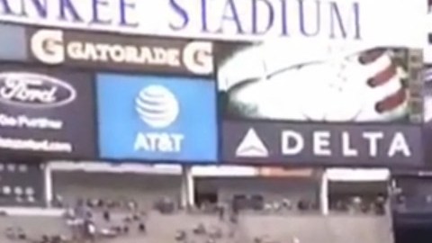 Jorge Viera cuando fue reconocido en el Yankee Stadium.