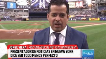 Jorge Viera cuando fue reconocido en el Yankee Stadium.