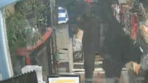 El escalamiento se registró en “Joanie’s Princess Card and Cash Checkers”.