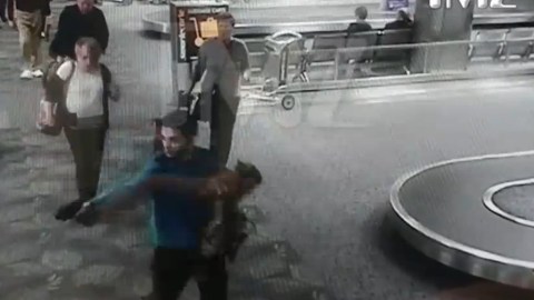 Esteban Santiago caminaba como si nada, luego comenzó a disparar.