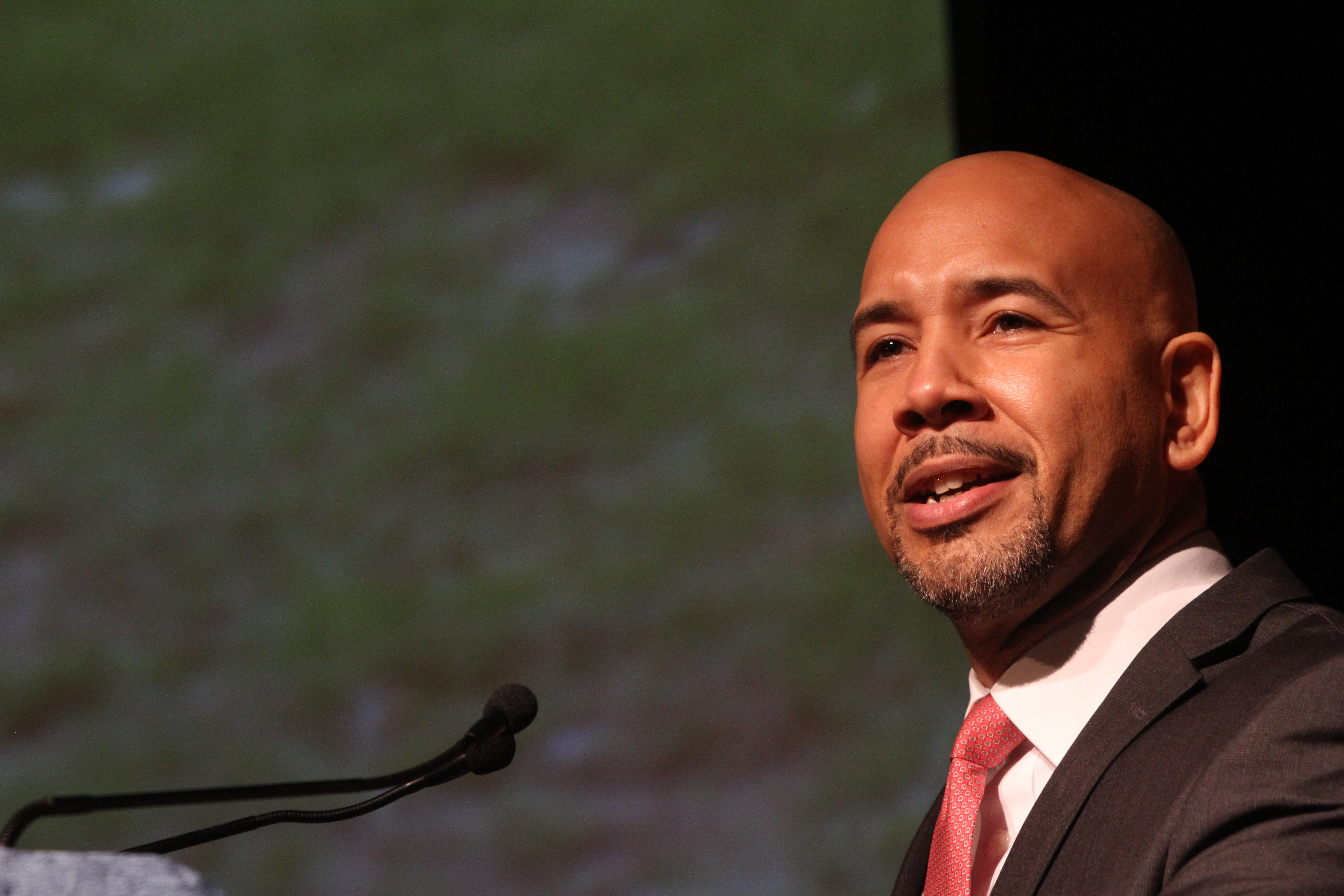 Presidente del condado de El Bronx, Ruben Diaz Jr.durante el Estado del Condado en la Escuela John F. Kennedy en el Bronx.