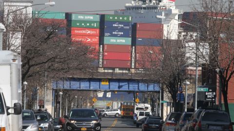 Port Richmond Ave, donde los hispanos tienes sus negocios. Como los inmigrantes hispanos viven en Staten Island, luego de las medidas anti-inmigrantes del Presidente de los EEUU.