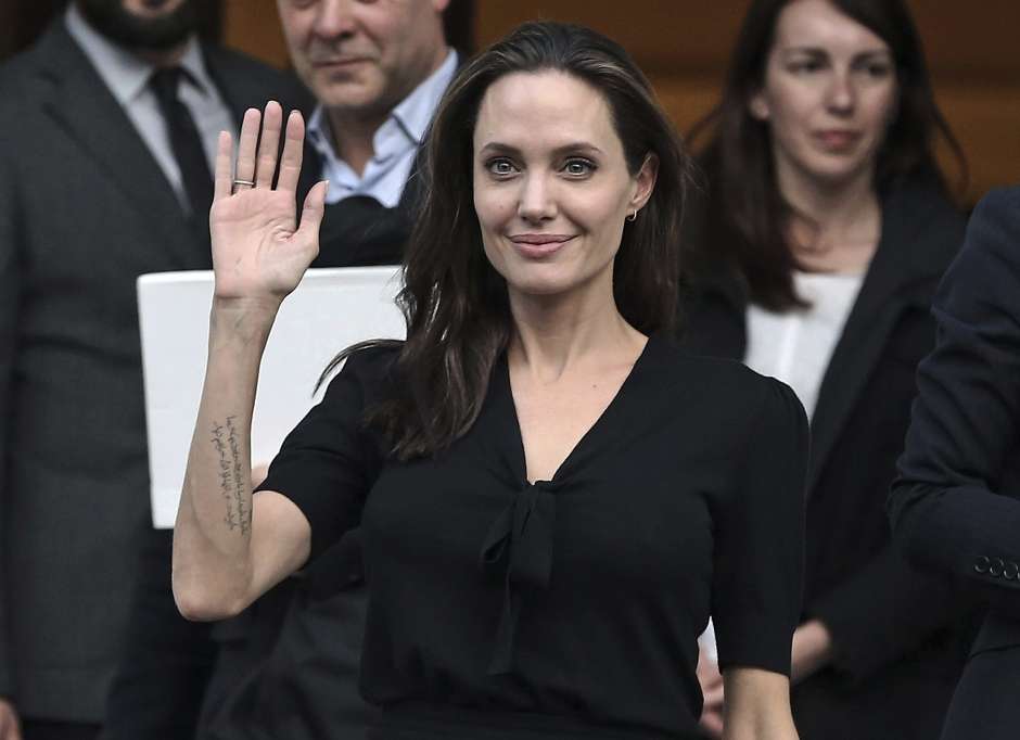 Jolie criticó hoy las políticas migratorias del presidente Trump, subrayando que esas decisiones deberían tomarse "en base a hechos y no en respuesta al miedo".