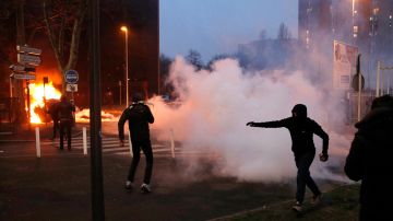 Tras la agresión a Théo, decenas de jóvenes protagonizaroon más protestas en el norte de Francia.