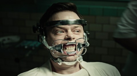 Dane DeHaan en una escena de "A Cure for Wellness".