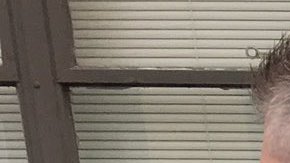 Momento en que era arrestado un manifestante por oficiales del departamento de Polícia de Elizabeth, NJ.