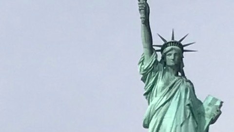 La manta se colocó este martes alrededor de las tres de la tarde.