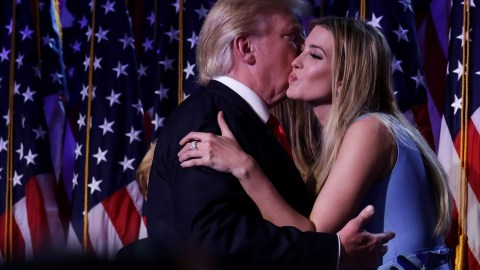 Ivanka Trump está teniendo problemas para separar sus negocios de su carrera en la Casa Blanca.