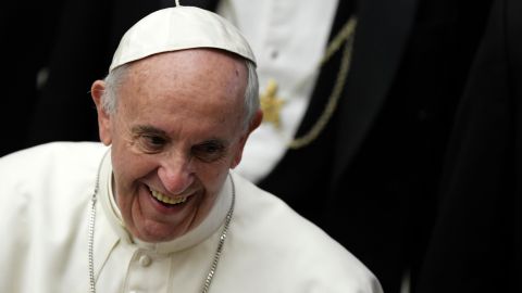 El papa Francisco en el salón Pablo VI del Vaticano.