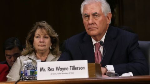 Rex Tillerson es criticado por sus ligas con Rusia.