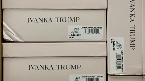 Varios productos de la marca de Ivanka Trump fueron vendido a Stein Mart bajo otro nombre.