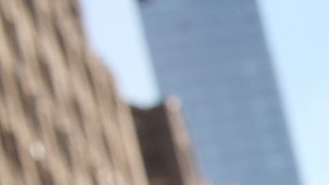 El presidente Trump aumentará en 15,000 los agentes para detener a inmigrantes.