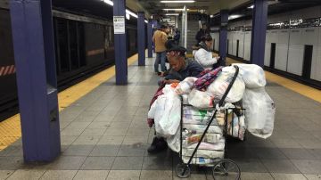 Desamparados prefirieron el Subway de NYC para refugiarse de la tormenta.