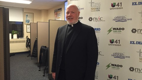 El director ejecutivo de Caridades Católicas, monseñor Kevin Sullivan.
