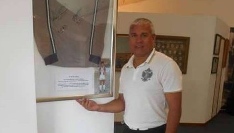 Marcos Aguiar y el buzo de arquero con el que tapó dos penales.