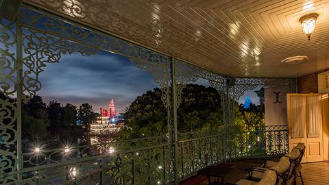 El balcón de 21 Royal. (Walt Disney Co.)