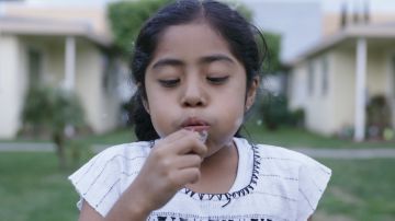 Sophie Cruz es una activista de 7 años y protagoniza el filme "Free Like The Birds", de Paola Mendoza.