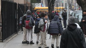 Padres opinan sobre las escuelas de El Bronx.