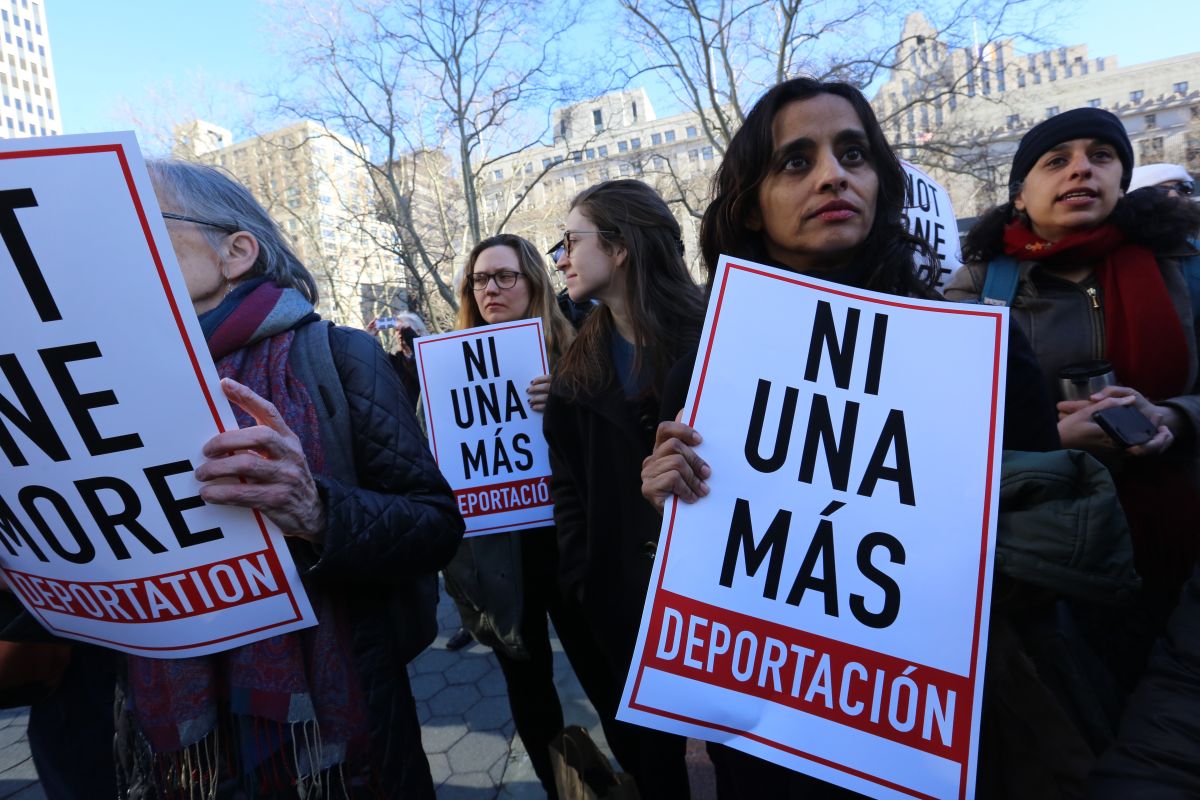 Rally  para la Solidaridad en contra a la deportacion de inmigrantes en frente del 26 de Federal Plaza, Manhattan.