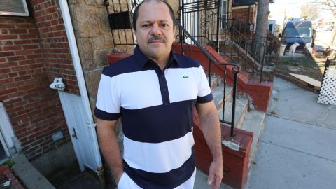 Colombiano Ernesto Fidel Carpio en su casa en Queens.