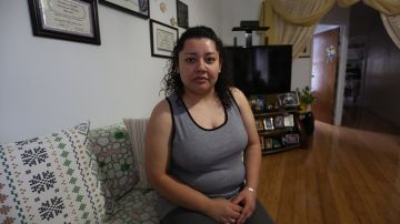 Salvadoreña con tumor en la cabeza, Sara Beltrán, 26 años, salió de la cárcel de inmigración hace un mes y se reunión con su familia en Queens.