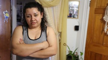 Salvadoreña con tumor en la cabeza Sara Beltan,26 años, salio de la carcel de inmigracion hace un mes y se reunion con su familia en Queens.