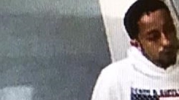 El NYPD busca a Aidan Camacho de 19 años por el choque en que murió su hermano de 22.