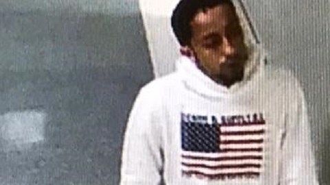 El NYPD busca a Aidan Camacho de 19 años por el choque en que murió su hermano de 22.