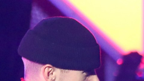 Esta no es la primera vez que peligra su seguridad sobre el escenario.