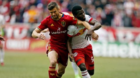 Red Bulls y Real Salt Lake no pudieron sacarse ventaja en la carrera por la victoria.