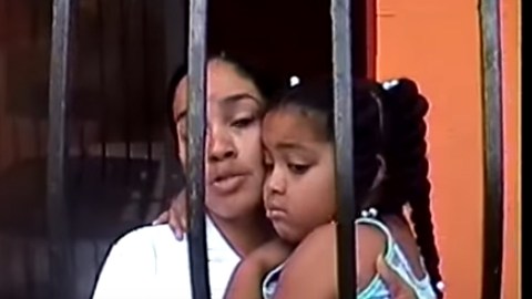 La mujer debe dos meses de renta.