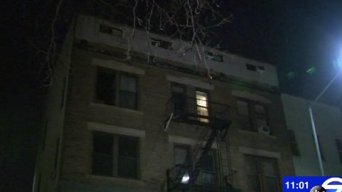 La tragedia se reportó en en el 57 de la calle Grove.