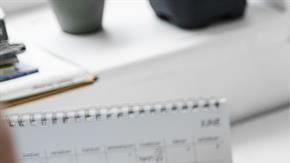 escritorio desordenado