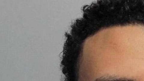 Evan Xavier Little, de 25 años, golpeó con diversos objetos a su novia.
