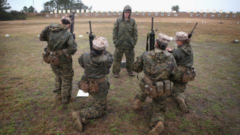 Las marines han luchado por respeto y la valía de su labor.