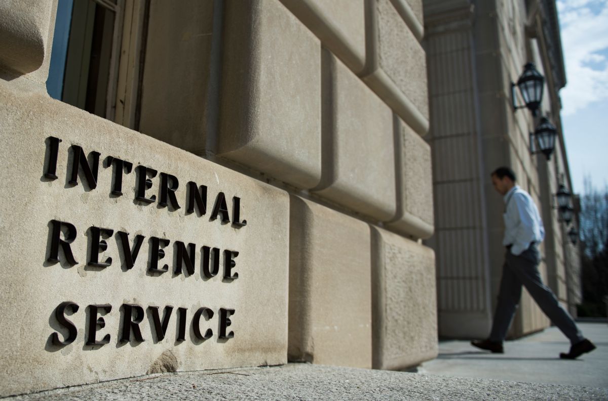 En menos de una semana, el IRS aplicará penalidades a contribuyentes morosos.