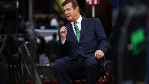 Paul Manafort tuvo que renunciar como jefe de campaña de Trump.