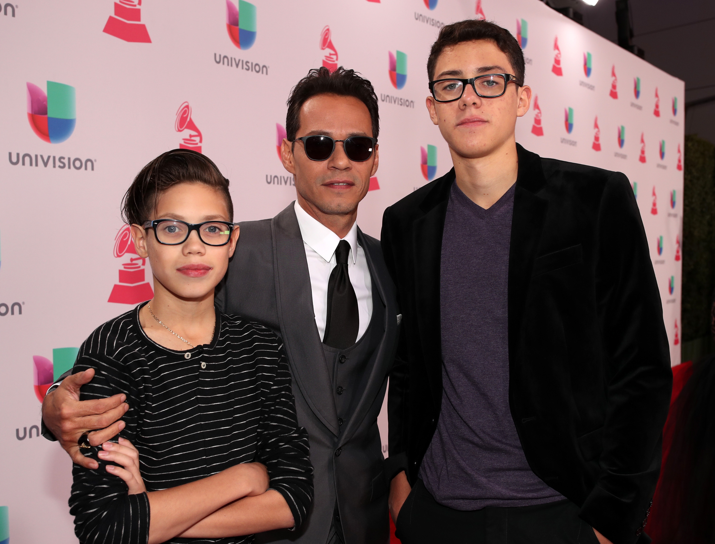 Anthony estuvo acompañado de Ryan Adrian y Cristian Marcus en los Latin Grammy.