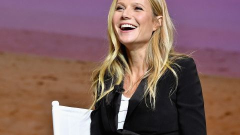 Gwyneth Paltrow saca al mercado un vibrador de 24 kilates de oro y en forma de collar.