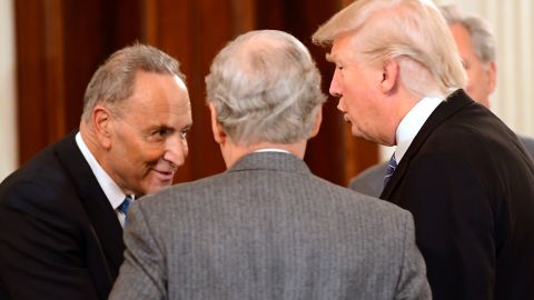 El senador Charles Schumer y el presidente Trump.