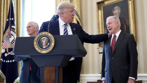 Sessions fue uno de los primeros apoyos de Trump en Washington, pero la situación ha cambiado mucho desde entonces.