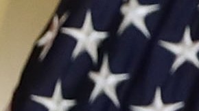 Paul Ryan (R-WI), al centro, sostiene una copia del plan que reemplazaría Obamacare durante la conferencia de prensa junto al líder de la mayoría Kevin McCarthy (R-CA) y el presidente del Comité de Energía y Comercio, Greg Walden (R-OR), a la derecha.