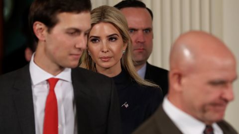 Ivanka Trump cada vez ve más difícil separar su carrera política de su faceta como empresaria.