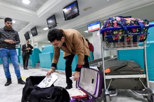 Video captó pelea salvaje de mujeres abordando en aeropuerto LGA de Nueva York