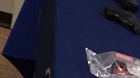 Además de los narcóticos, se decomisaron 13 armas de fuego.