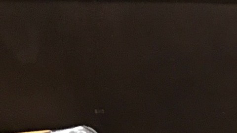 La trabajadora social y terapista Julia Andino-Matos habla con un grupo de madres latinas indocumentadas que sufren de depresión.