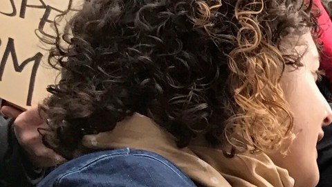 El guatemalteco José Ventura, quien trabaja en una granja agrícola de Nueva York, pide que Albany apruebe una ley de beneficios