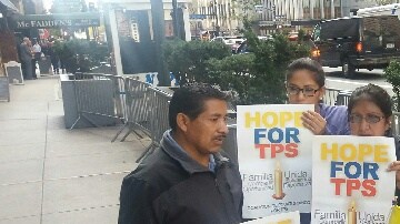 El activista ecuatoriano Walter Sinche hace un llamado a sus paisanos a votar