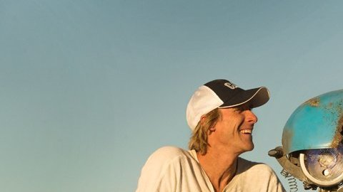Michael Bay e Isabela Moner durante el rodaje de "Transformers: The Last Knight".