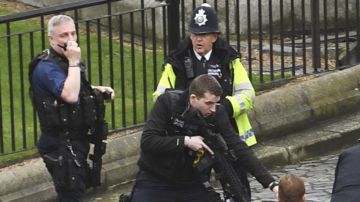 Fueron tres los ataques distintos los reportados cerca del Parlamento británico en Londres.
